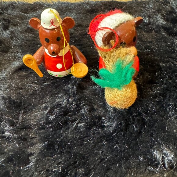 Vintage Wooden Bear Christmas Ornaments Set Of 2 With Chef & Santa Figures - Picture 4 of 4
